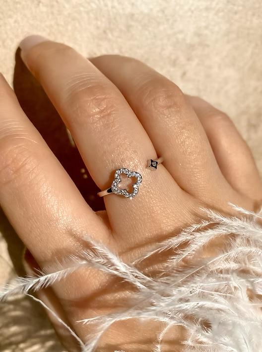 AISHA KLAVER ZILVEREN RING