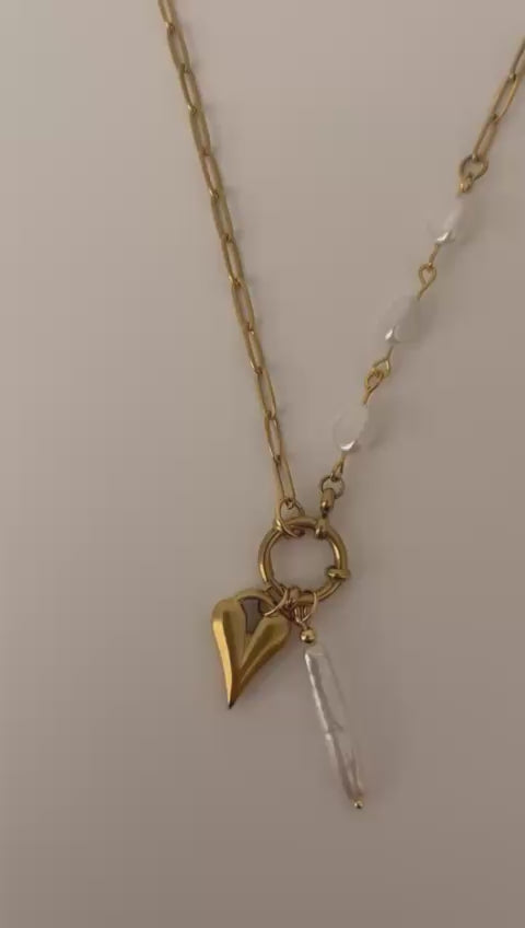 PEARL EMBRACE CLASP NECKLACE